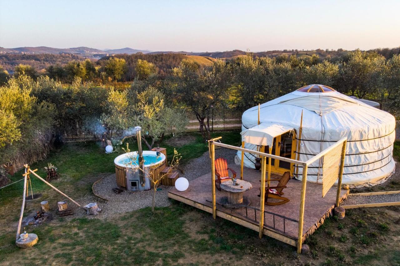 2 CUORI E 1 YURTA Glamping in Tuscany Asciano Bagian luar foto