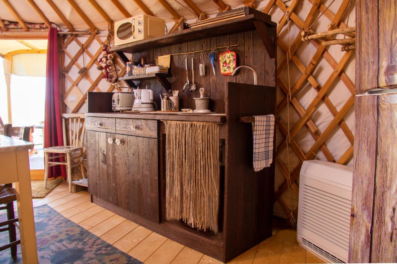 2 CUORI E 1 YURTA Glamping in Tuscany Asciano Bagian luar foto